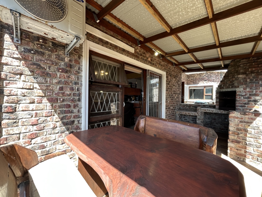 4 Bedroom Property for Sale in Wavecrest Eastern Cape